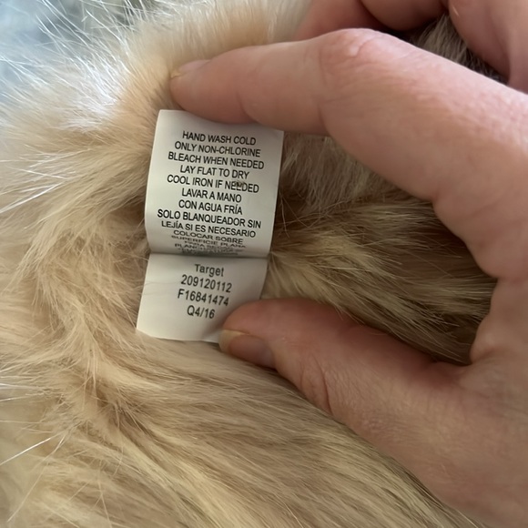 Faux fur baby pink scarf - Picture 4 of 6